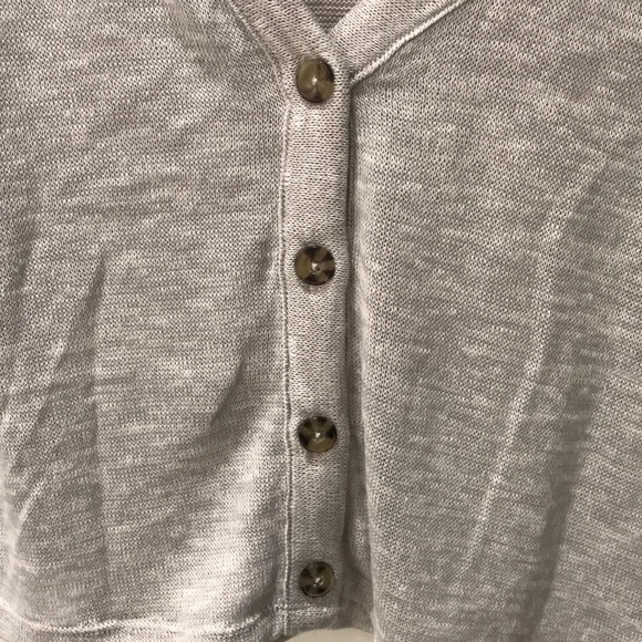 H & M sweater (Divided) - Picture 5 of 5